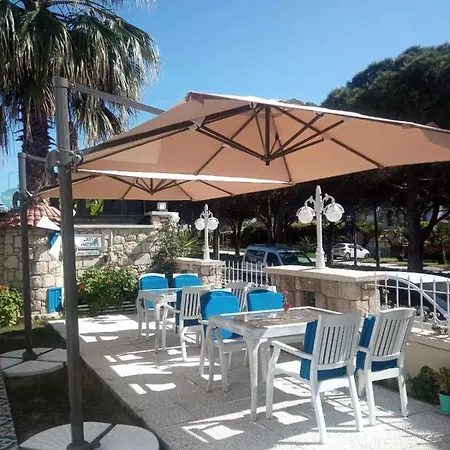 Aral Turkuaz Guest house