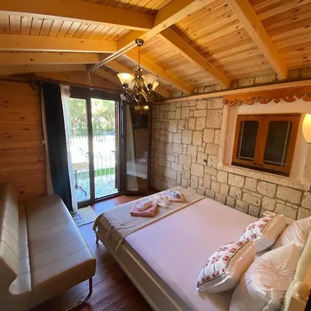 Pensjonat Aral Turkuaz Çeşme